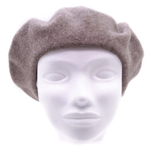 Afbeelding in Gallery-weergave laden, Fiebig Muts beige effen wol